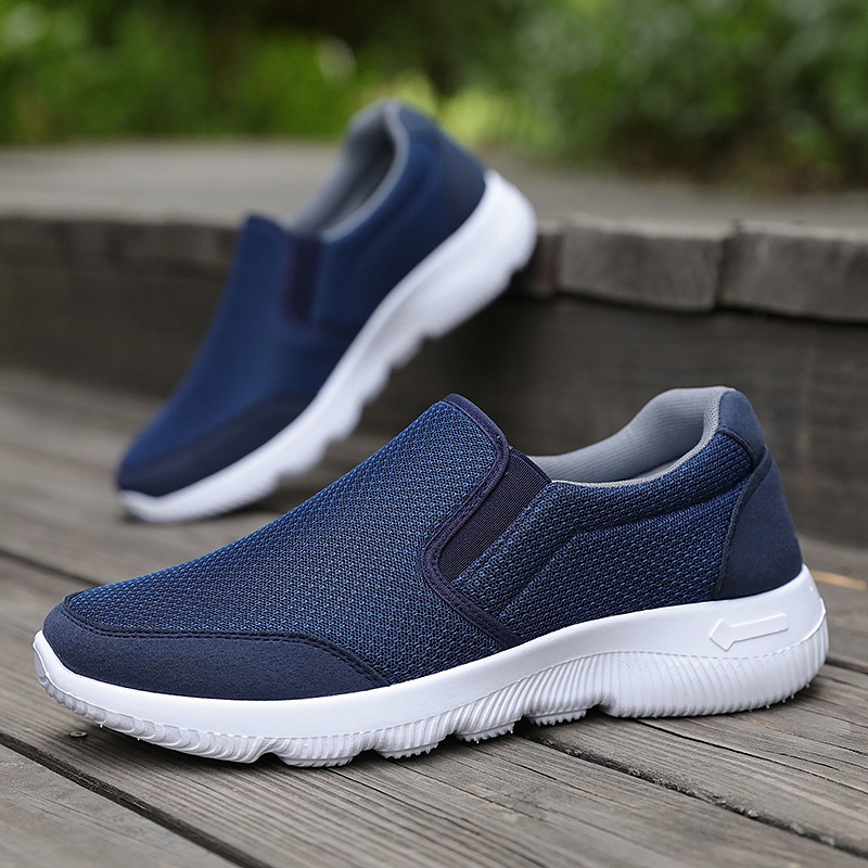 Zapatos de mujer con suela suave que no cansan los pies, nuevos zapatos de tela estilo antiguo de Pekín para mujer, zapatos sin cordones para madres, zapatos para caminar para personas de mediana edad y mayores.