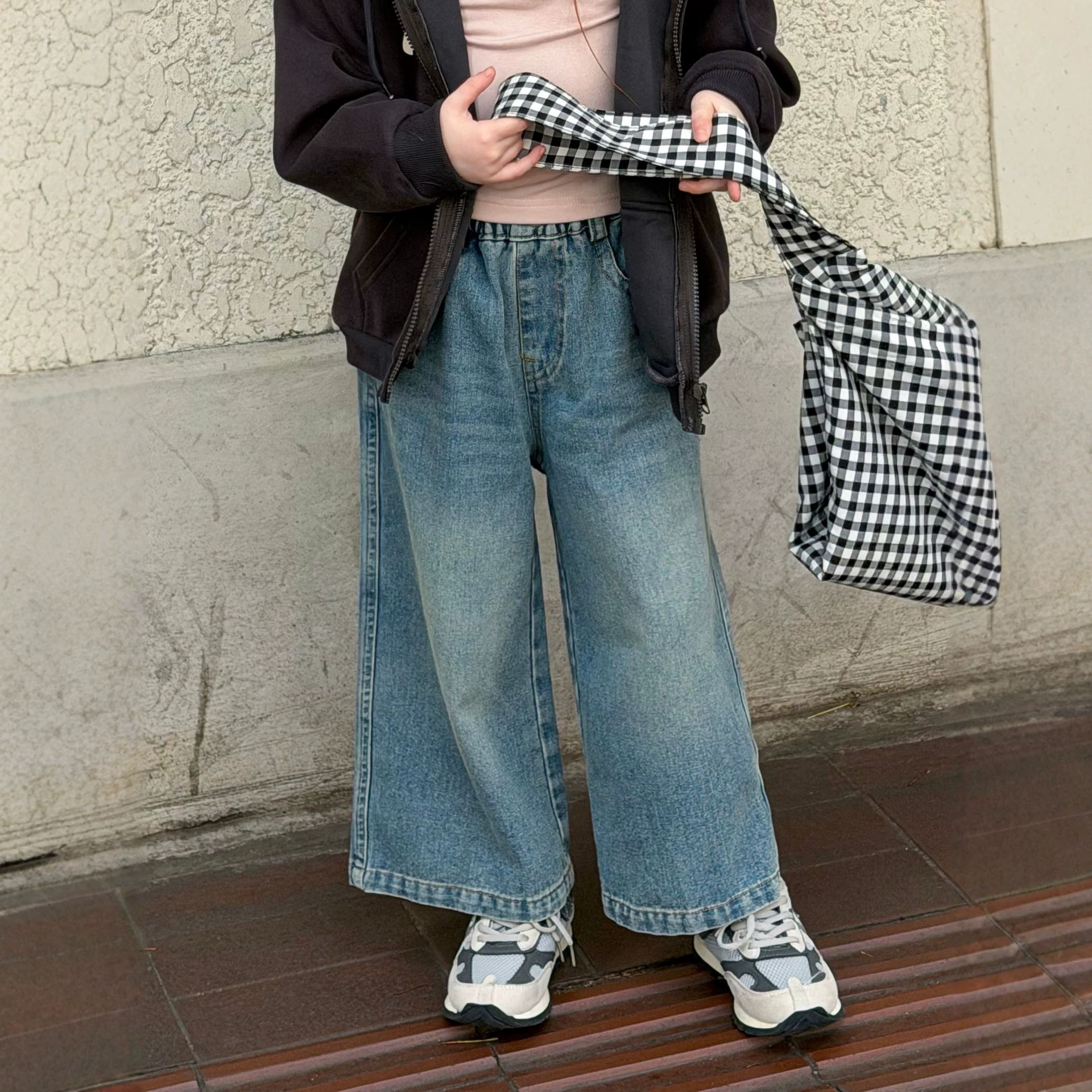Children's loose-fitting jeans, girls' wide-leg pants, 2026 autumn new versatile casual long pants, baby straight-leg pants, trendy