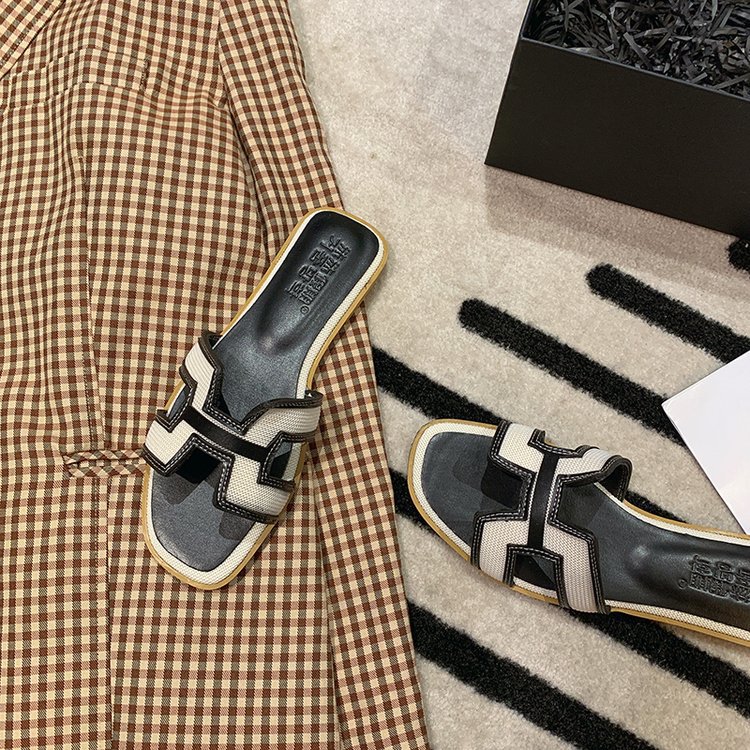 2024 Fashion Women's Flat Bottom Slippers for Casual Outwear Fashion One Line Slippers Beach Shoes_voghion.com