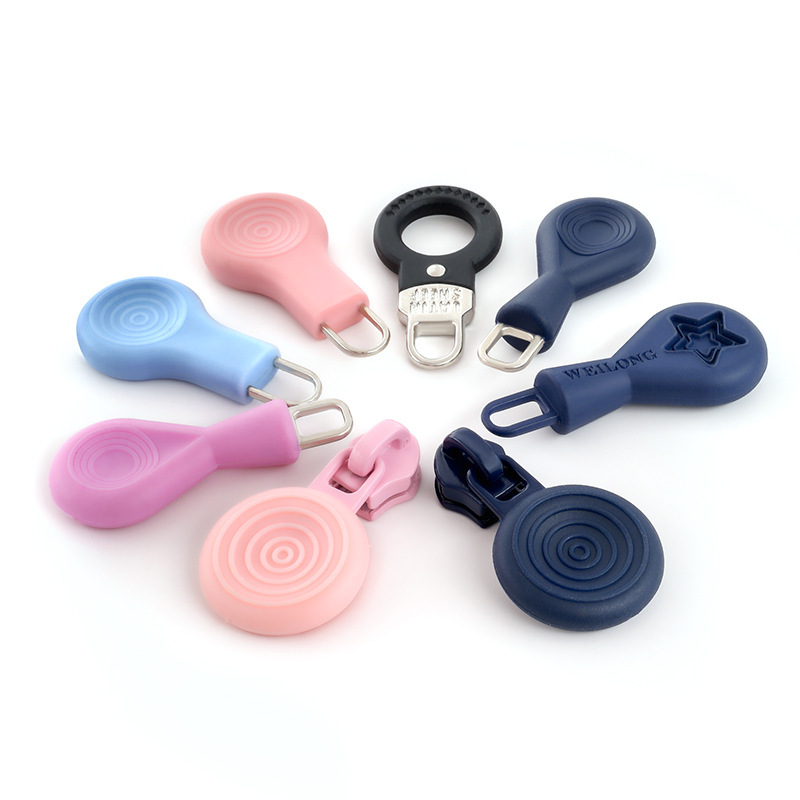 现货注塑拉片硅胶拉头环保PVC滴塑软胶服装箱包拉牌塑胶拉链头