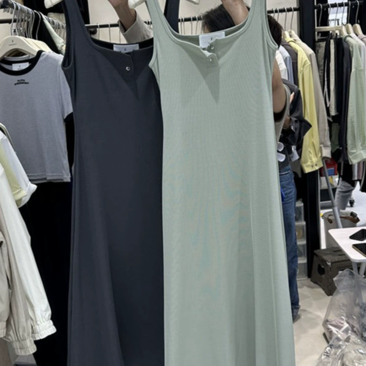 Летнее длинное платье больших размеров во французском стиле с драпировкой из ледяного шелка для женщин, верхняя одежда без рукавов.