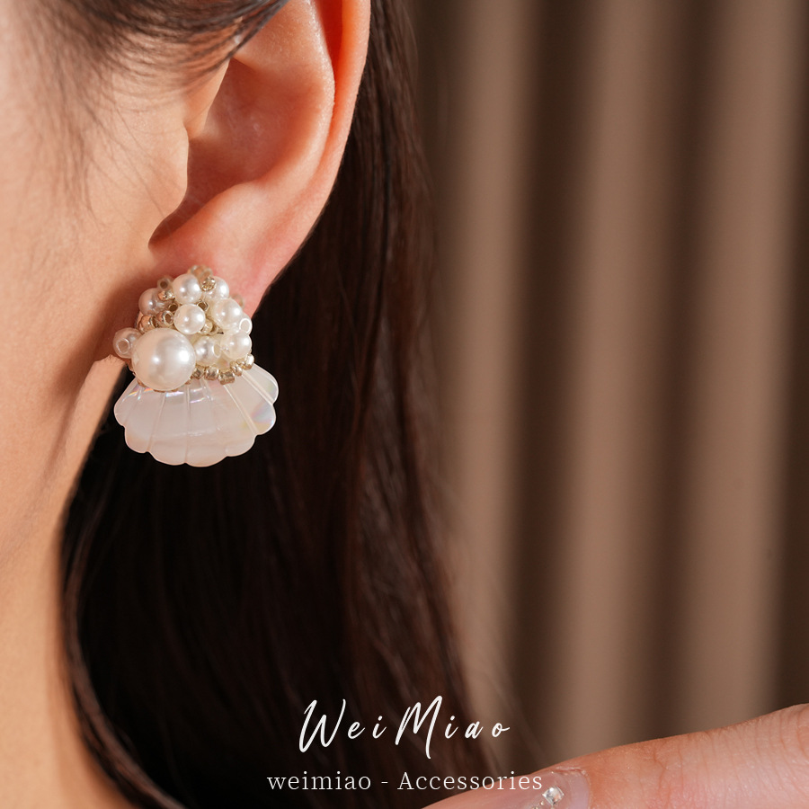 Agujas de plata flores gota de agua perlas personalidad exquisita nicho temperamento pendientes ligeros de lujo alta sensación de pendientes mujeres al por mayor