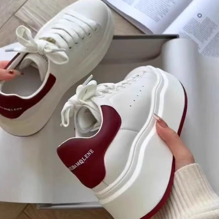 2025 primavera nuevo estilo pequeño zapatos de tabla de altura de suela gruesa suela de plataforma zapatos McQueen de todo fósforo zapatos blancos casuales de moda