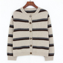 8针平纹撞色女士圆领宽松彩条开衫 树脂扣落肩袖纯山羊绒针织毛衣