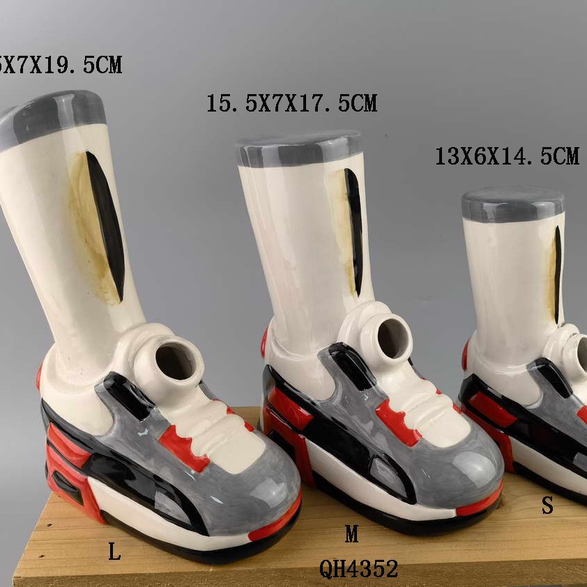 Inventario transfronterizo creativo de zapatos de cerámica adornos de zapatos deportivos adornos de forma de red agujero hueco zapato accesorios de tubo