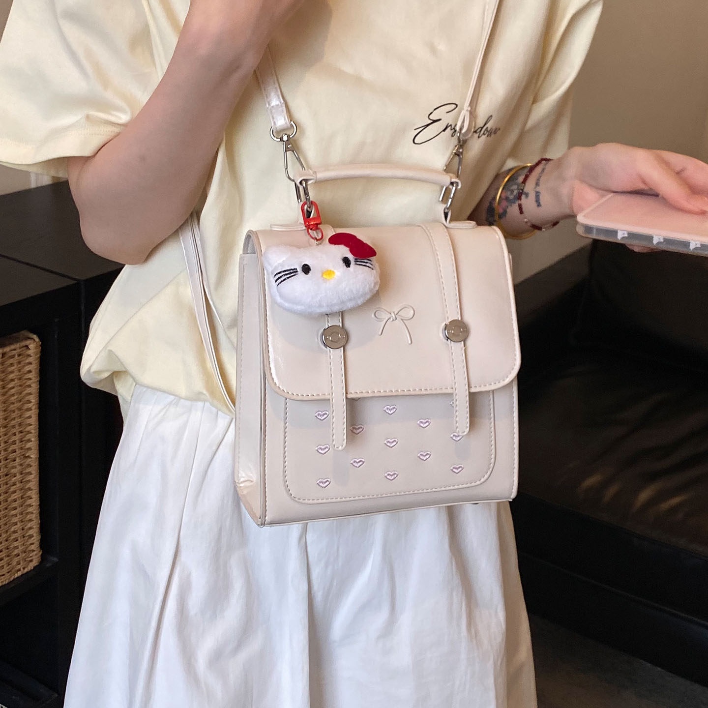 Estudiantes con cubierta de flip para mujeres nuevas lindas mochilas de verano 2026 colgantes coreanos temperamento mochila de gran capacidad dibujos animados