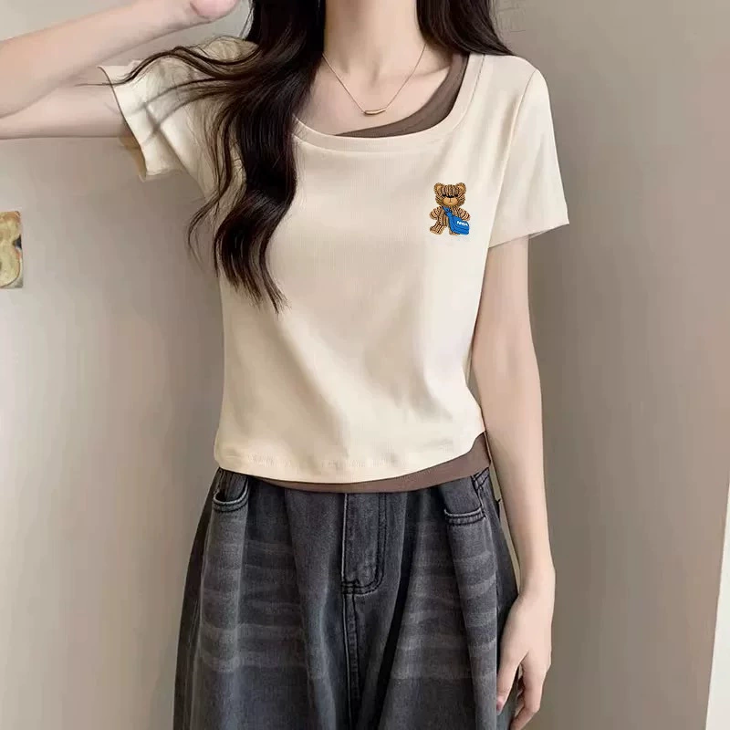 Уникальная и шикарная женская футболка из двух частей с короткими рукавами и принтом, летняя корейская версия, модный укороченный топ с U-образным вырезом и цветными блоками.