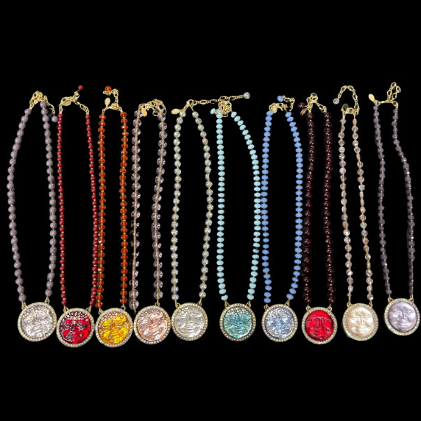 Second-Hand Vintage Cute Moen Smiley Face Magnetic Chain Necklace, Exquisite, Fashionable, Simple, and Available in Various Styles and Colors