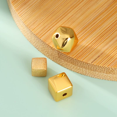 Zərgərlik ara hissələri – gold-plated copper smooth brushed diamond-shaped