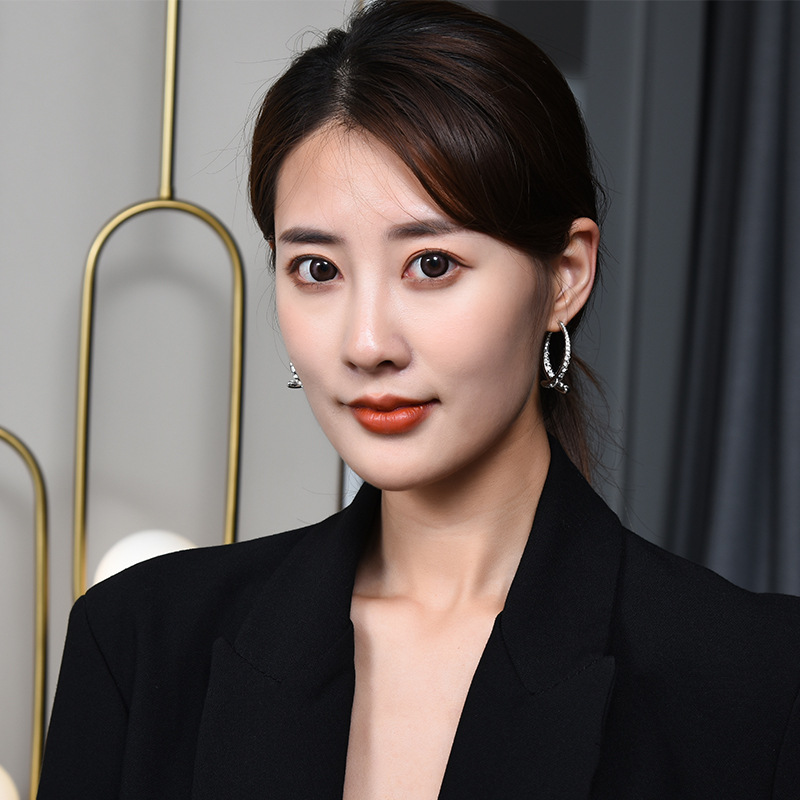 S925 aguja de plata estilo coreano rhinestone pendientes geométrico arco Cruz cola de pez en forma simple menos pendientes accesorios al por mayor