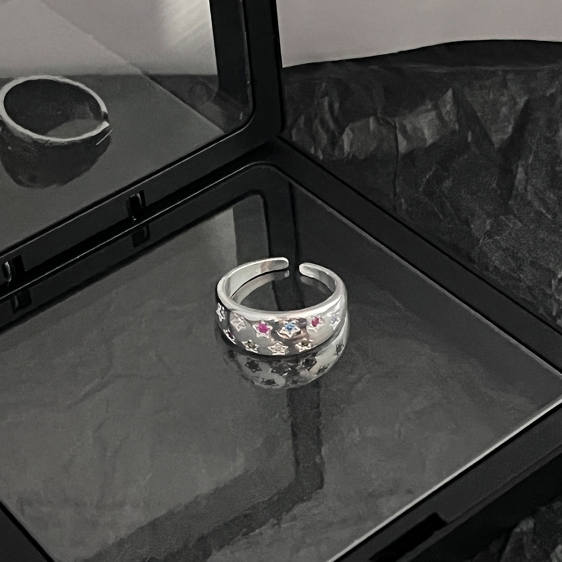 A Stylish Fidget Ring For Quiet Stress Relief. Smooth Spinning Motion Helps Ease Anxiety And Restlessness. A Delicate, Wearable Reminder To Slow Down,_voghion.com