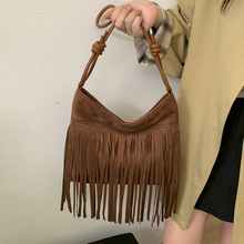 复古流苏单肩水桶包秋冬新品女士托特包百搭洋气通勤斜跨包批发