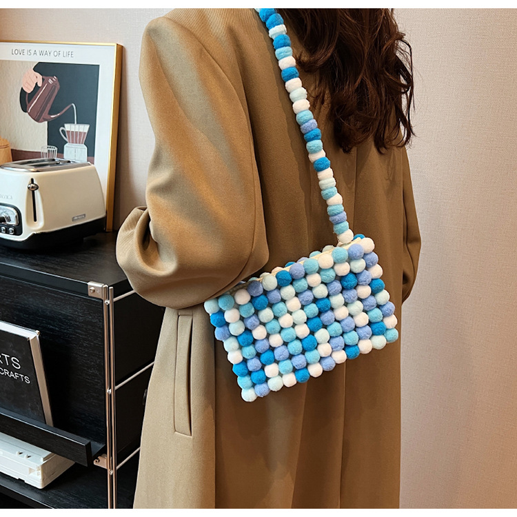 Nepal Colored Cross Shoulder Dammode Regnbågsboll Plysch mångsidig liten fyrkantig väska_voghion.com