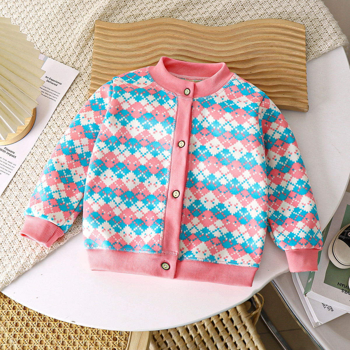 흰색 분홍색 녹색 격자