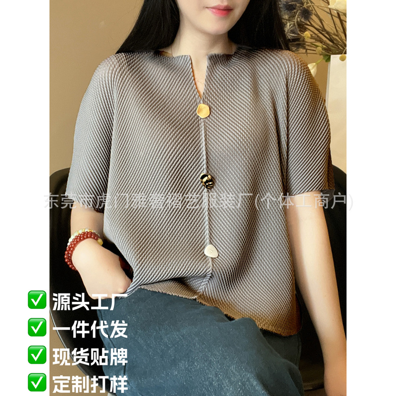 Miyake Pleated Top with Button Decoration, Dragon Scale Pleated Round Neck Short-Sleeved T-Shirt Miyake Style Classic Series Fashionable and Versatile