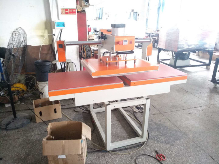 Máquina peladora de escritorio de calefacción inferior Máquina de transferencia de calor Máquina peladora de película de fusión en caliente Máquina de perforación en caliente Máquina de transferencia de bordado 60*80