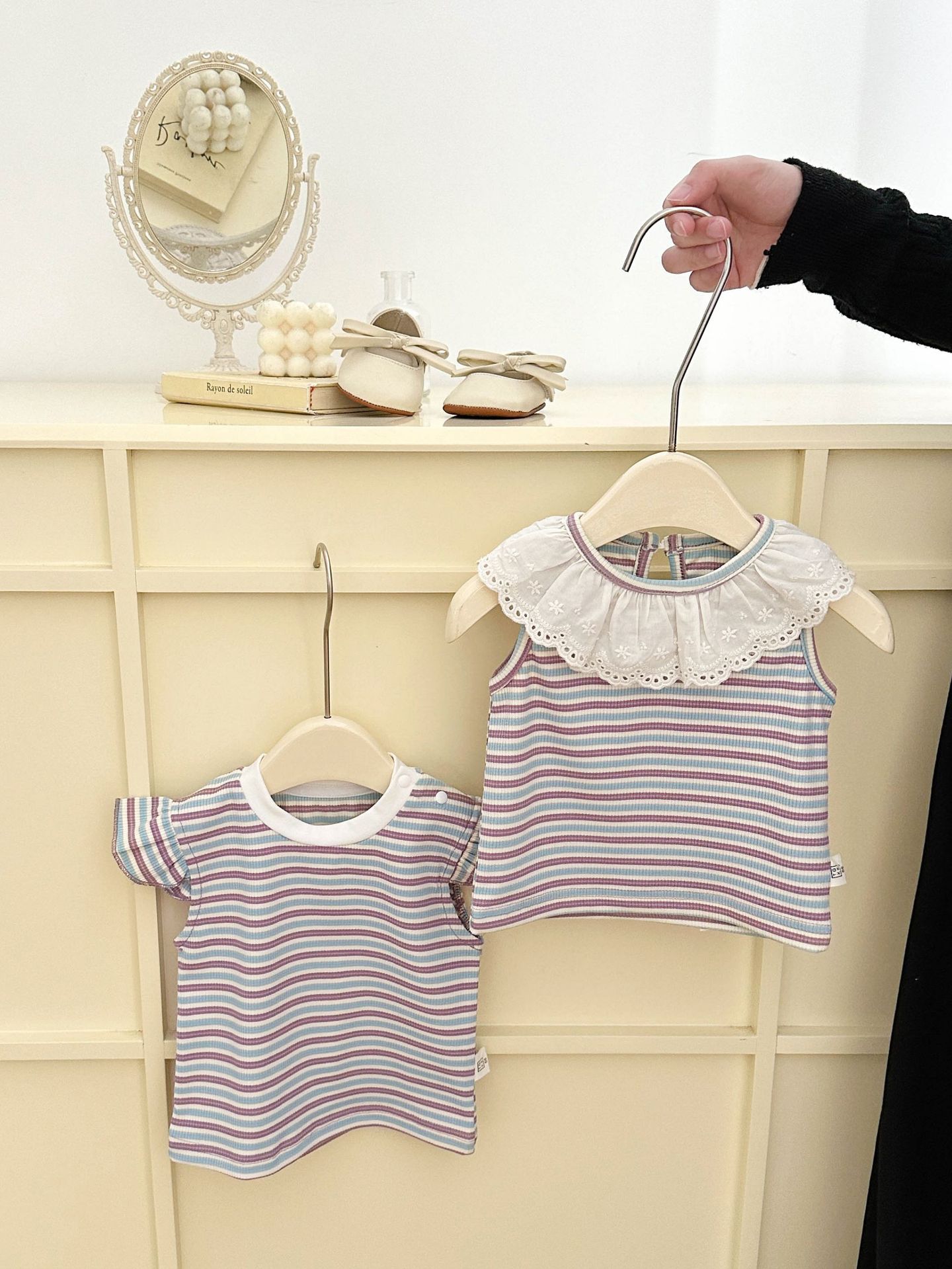 Chaleco de rayas finas de verano para niñas y niños de estilo coreano, nuevo estilo occidental, cuello de encaje para niños, top sin mangas