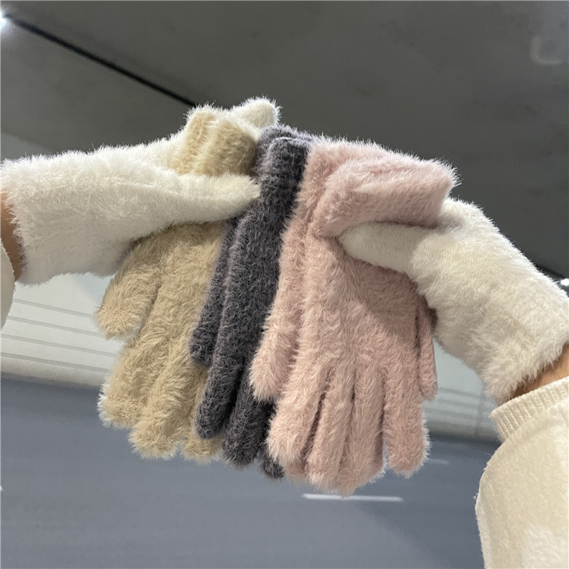 自転車の新型はウサギの毛のぬいぐるみのinsの女性の冬の手袋に毛をつけて保温します。|undefined