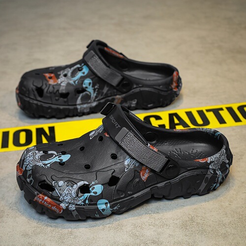 2026 New European and American Men's Spring and Summer Trend Wood Clogs.