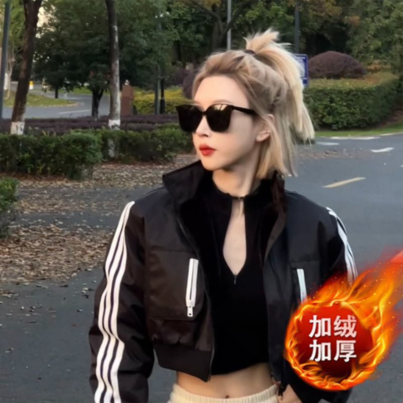 ファッショナブルなカジュアルベルベットジャケット女性のための秋と冬の 2024 新しいルーズスタイルショートオートバイ野球ユニフォームトップ