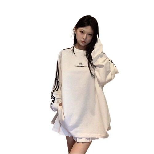 A Hong Kong-style vintage trendy retro versatile digital print hoodie, loose couple's round neck hoodie jacket, new.