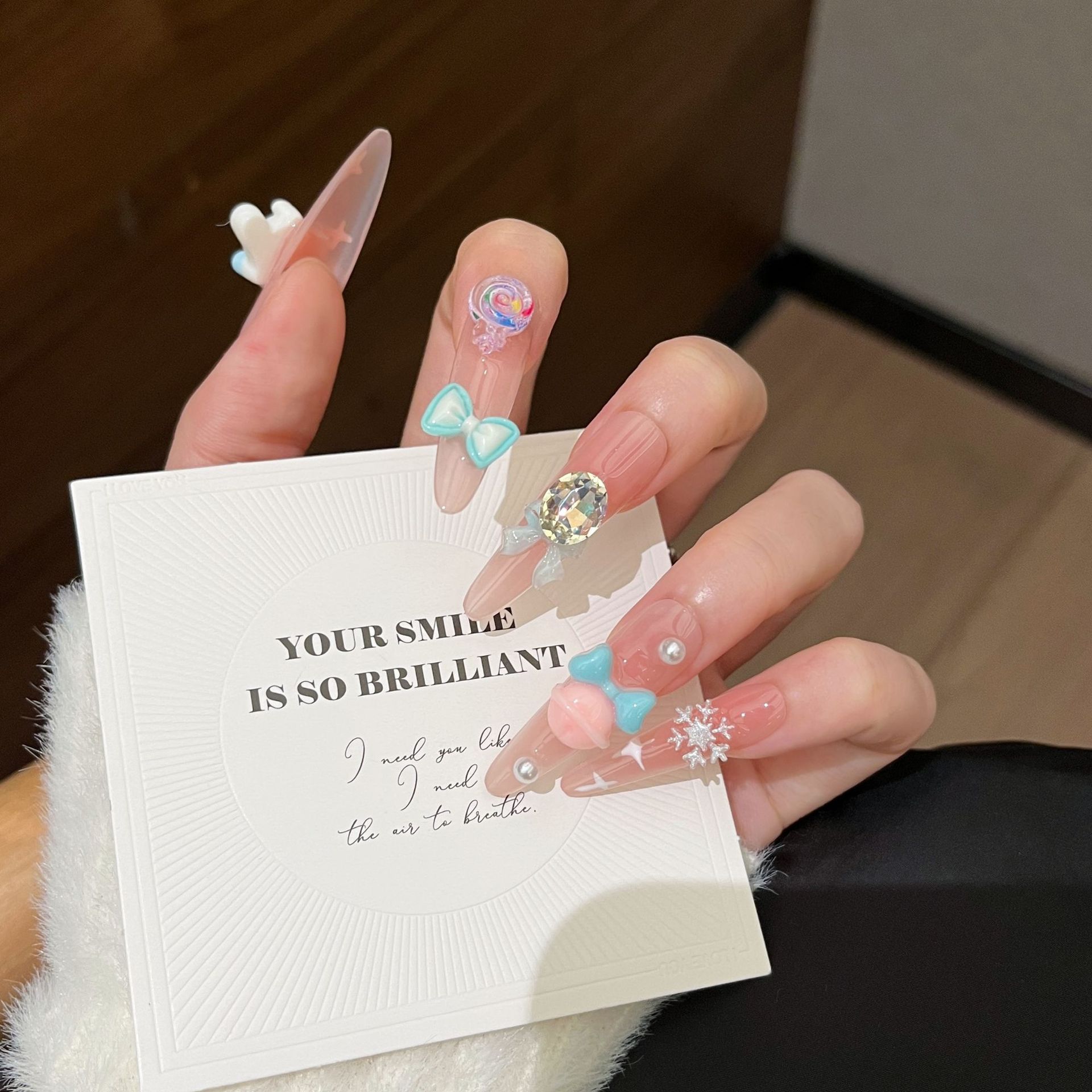 Caricatura hecha a mano para usar un parche de uñas de uñas parches de uñas falsas perro fino 4.0 estudiante de uñas arco