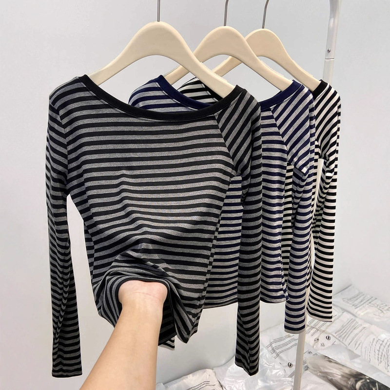Contrast Color Stripesd Oblique Shoulder Black and White Off-Shoulder Long-Sleeved T-Shirt for Women Early Spring New Sexy Slimming Look Design Top