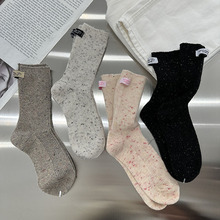 【时尚布贴 秋冬 彩点标签袜子 女士中筒棉袜子透气时尚舒适百搭