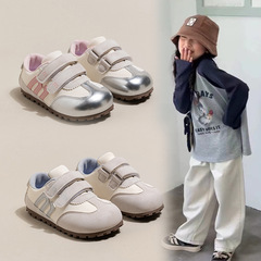 女の子の阿甘靴2025春の新型子供の軽いカジュアルシューズの柔らかい底の男の子の幼稚園の赤ちゃんの運動靴