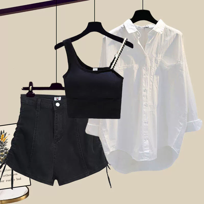 Летний костюм для женщин больших размеров, новая модель 2025 года, рубашка, универсальные подтяжки, узкие джинсовые шорты, комплект из трех предметов