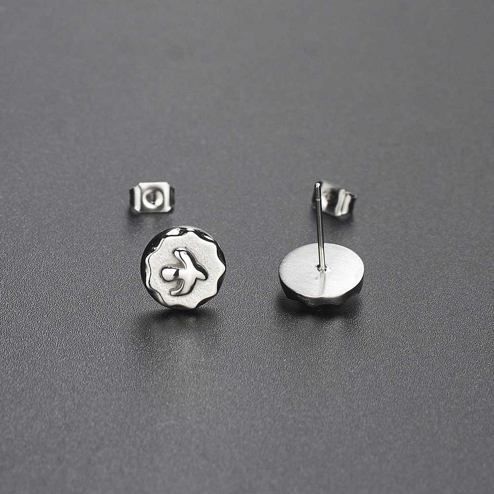 Unique Men's Round Eagle Pendant Earring For A Stylish Look_voghion.com