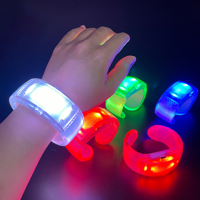 Pulsera recargable Control remoto USB Pulsera luminosa recargable Festival de música dmx Pulsera de soporte de control central Accesorios flash