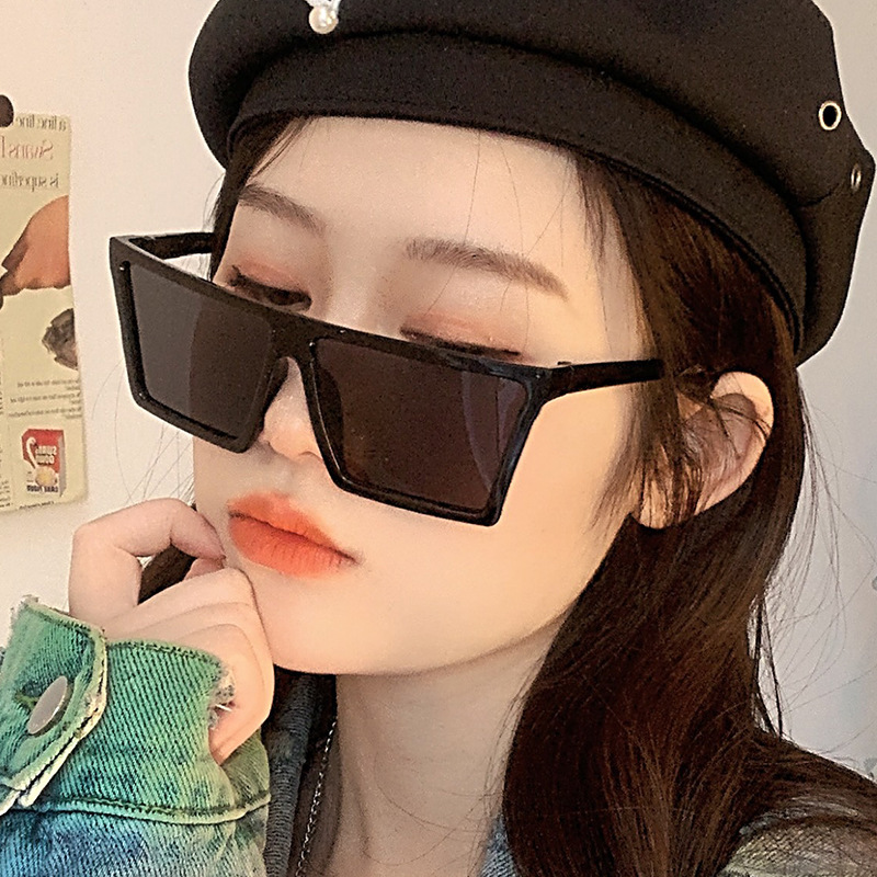 2022 nuevas gafas de sol cuadradas ins pequeñas gafas de sol de Libro Rojo marco grande gafas de sol de moda retro europeas y americanas