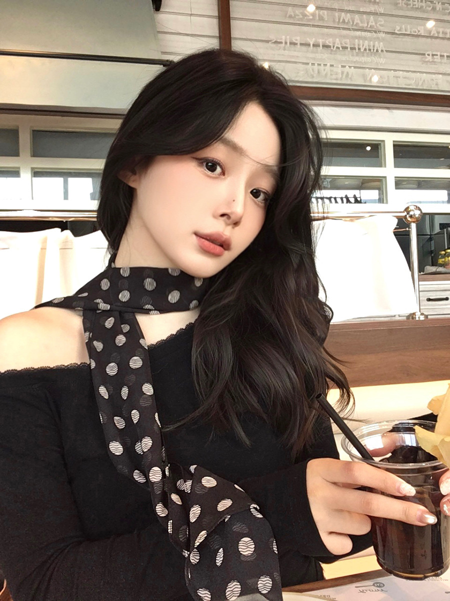 검은색 물방울 무늬