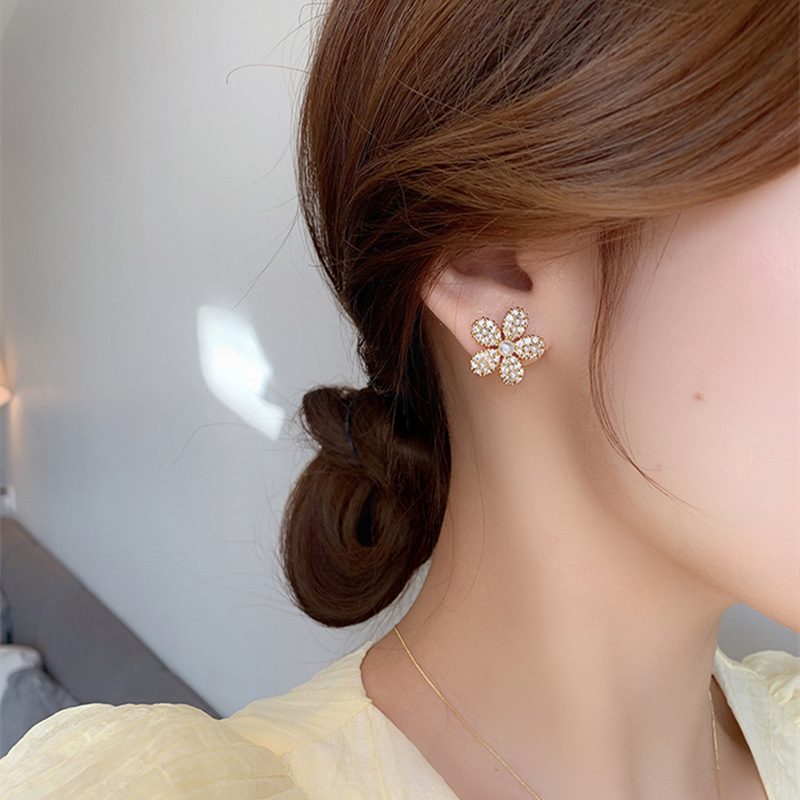 2021新款大气雏菊花朵耳环S925银针气质时尚感轻奢耳钉珍珠耳饰女