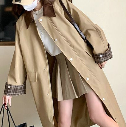 Hepburn-style trench coat, trendy this year for petite figures, British casual fashion, long coat