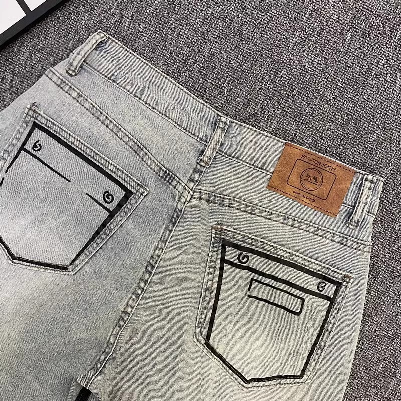 Heavyweight Men's Distressed Jeans With Whiskered Washed Finish_voghion.com