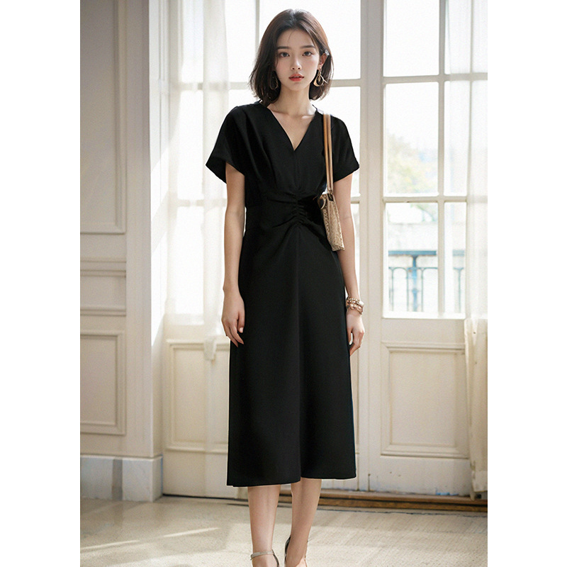 French Retro Elegant Socialite V-Neck Short-Sleeved Dress for Women Summer New 2025 High-End A-Line Little Black Dress