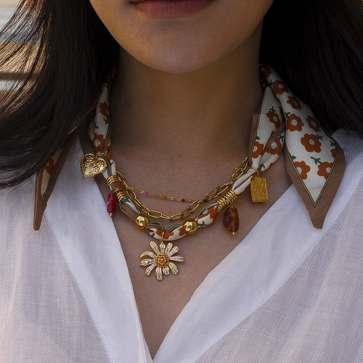 TENA Europa y América bufandas de acero inoxidable collar colgante de flores de acero de titanio sin decoloración cadena ligera de lujo alta sensación de joyería versátil