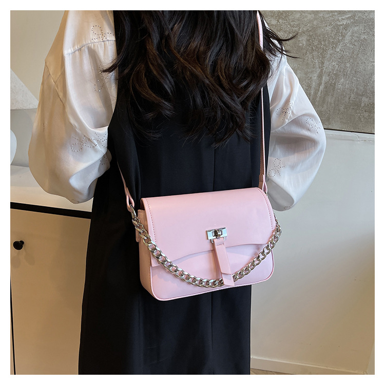 Mujeres PU Color Sólido Estilo Clásico Cuadrado Hebilla Magnética Bolso Bolso Bandolera display picture 9