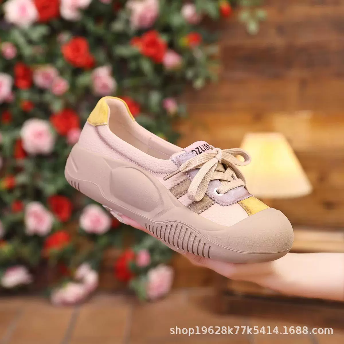 Женская повседневная обувь на толстой подошве, новинка весны, лета и осени 2024, кожаные дышащие кроссовки, легкая модная спортивная обувь на мягкой подошве для путешествий