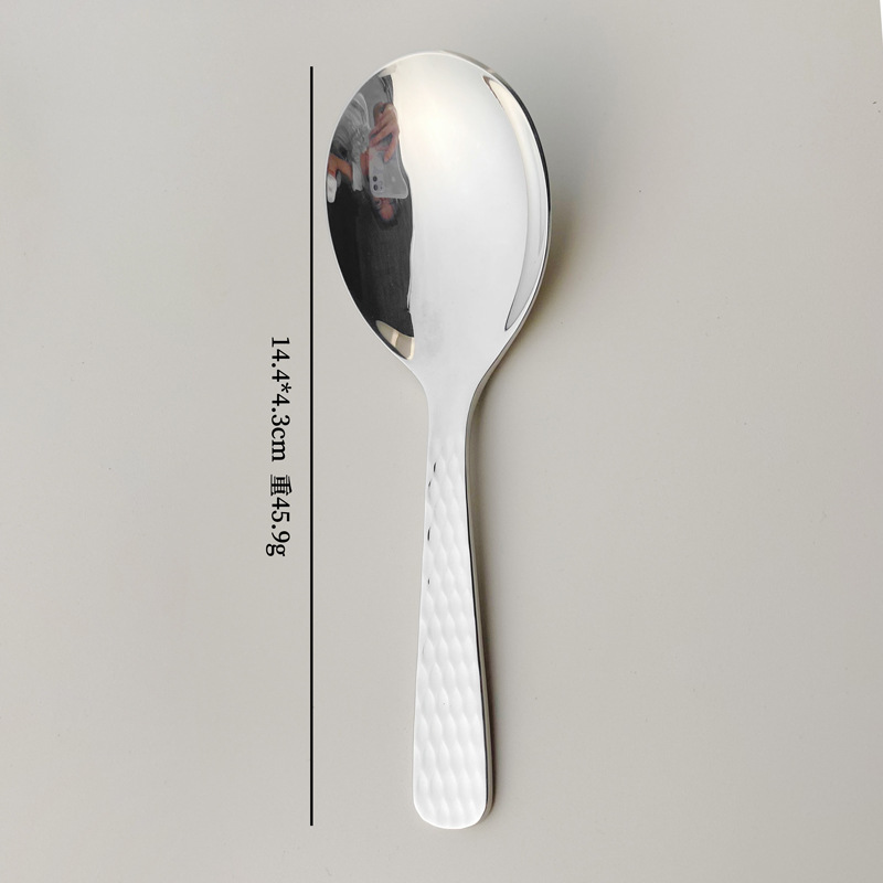 광택 있는 망치로 두드린 트럼펫