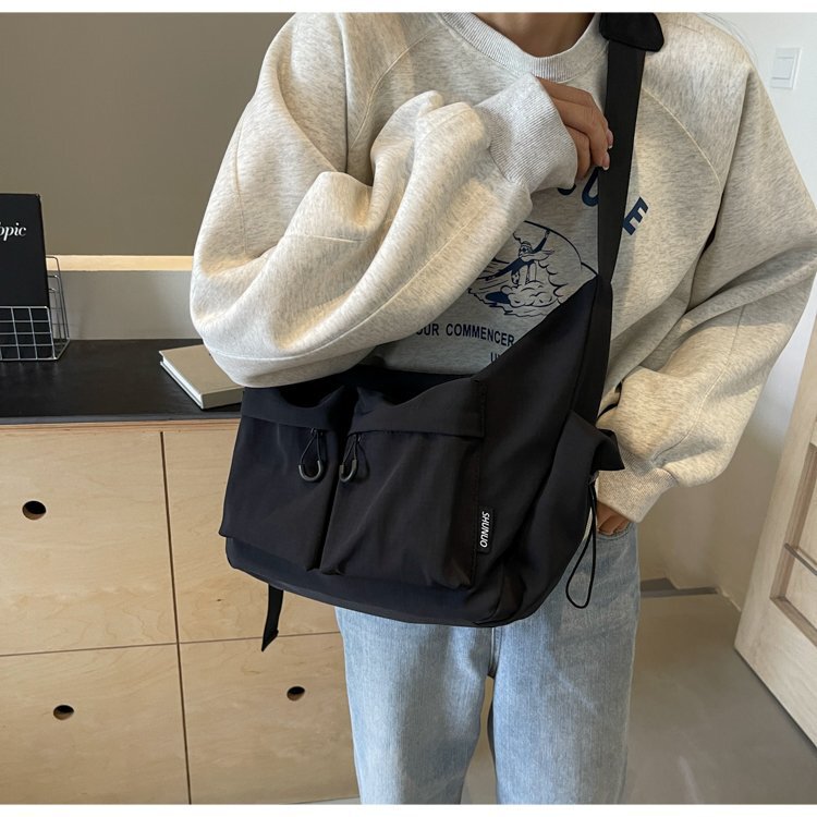 Every Bag Is a Designer's Labor of Love, Fashionable and Versatile, Mini-Sized Every Bag Is a Designer's Labor of Love, Fashionable and Versatile, Mini-Sized