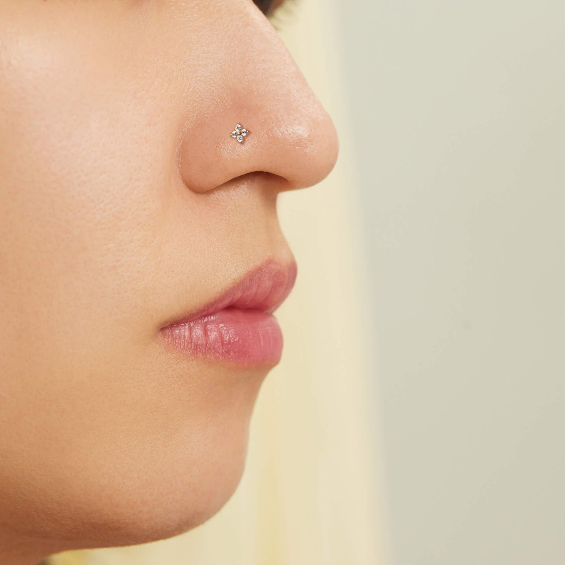 Hot Sale S925 Sterling Silver European And American L Rod Inlaid Zircon Flower Nose Stud Body Piercing Jewelry_voghion.com