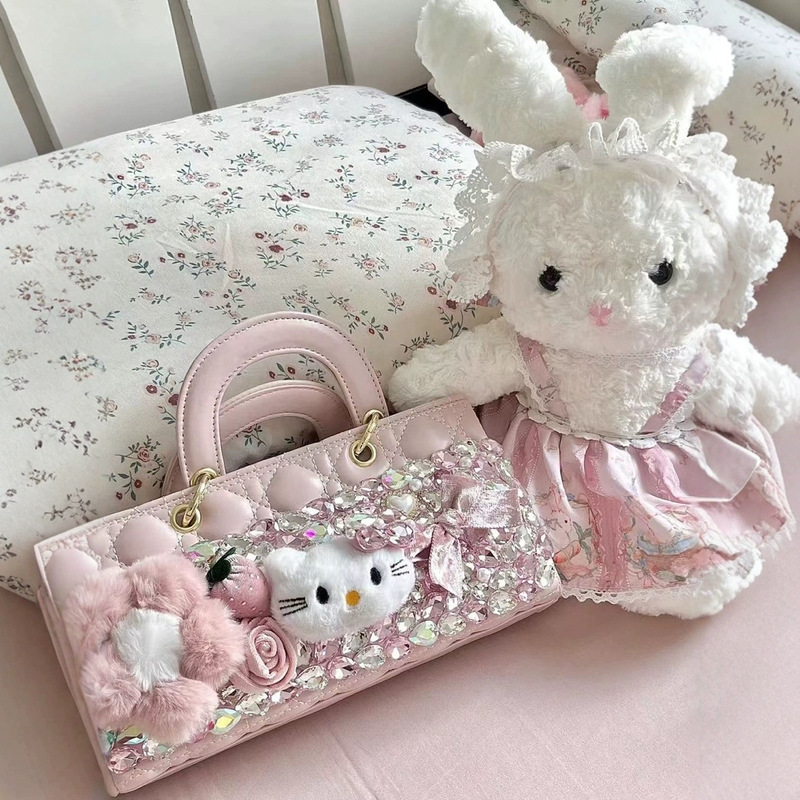 Foreign trade wholesale high-end fashion Joker patent leather sequins rhombus toffee bag with scarves niche light luxury shoulder bag Foreign trade wholesale high-end fashion Joker patent leather sequins rhombus toffee bag with scarves niche light luxury shoulder bag