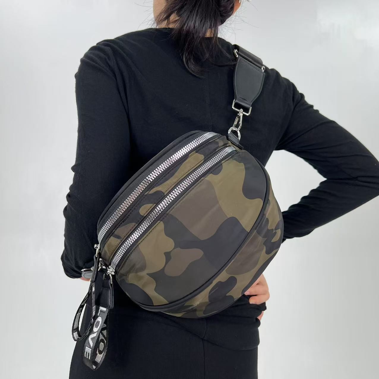 In Stock Women's New Fashion Versatile Oxford Cloth Large Capacity Shell Shoulder Bag Lightweight Crossbody Sports Bag - Thumbnail 6