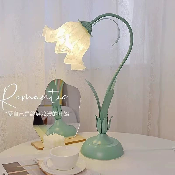 B green, white, warm, three colors to turn light
