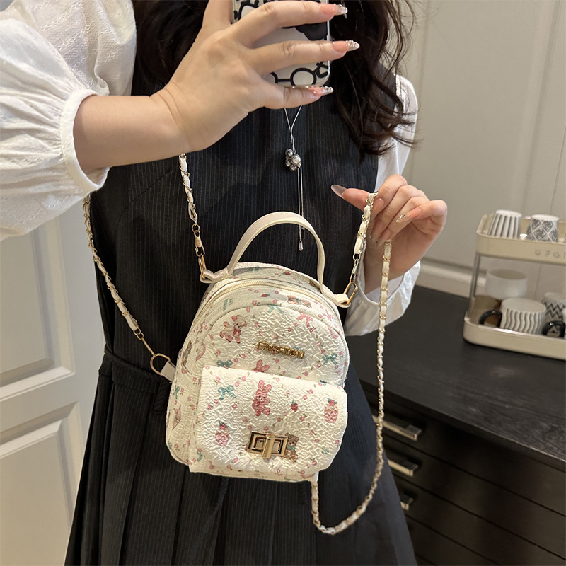 Borsa a tracolla con catena chic da donna con ciondolo zaino_voghion.com