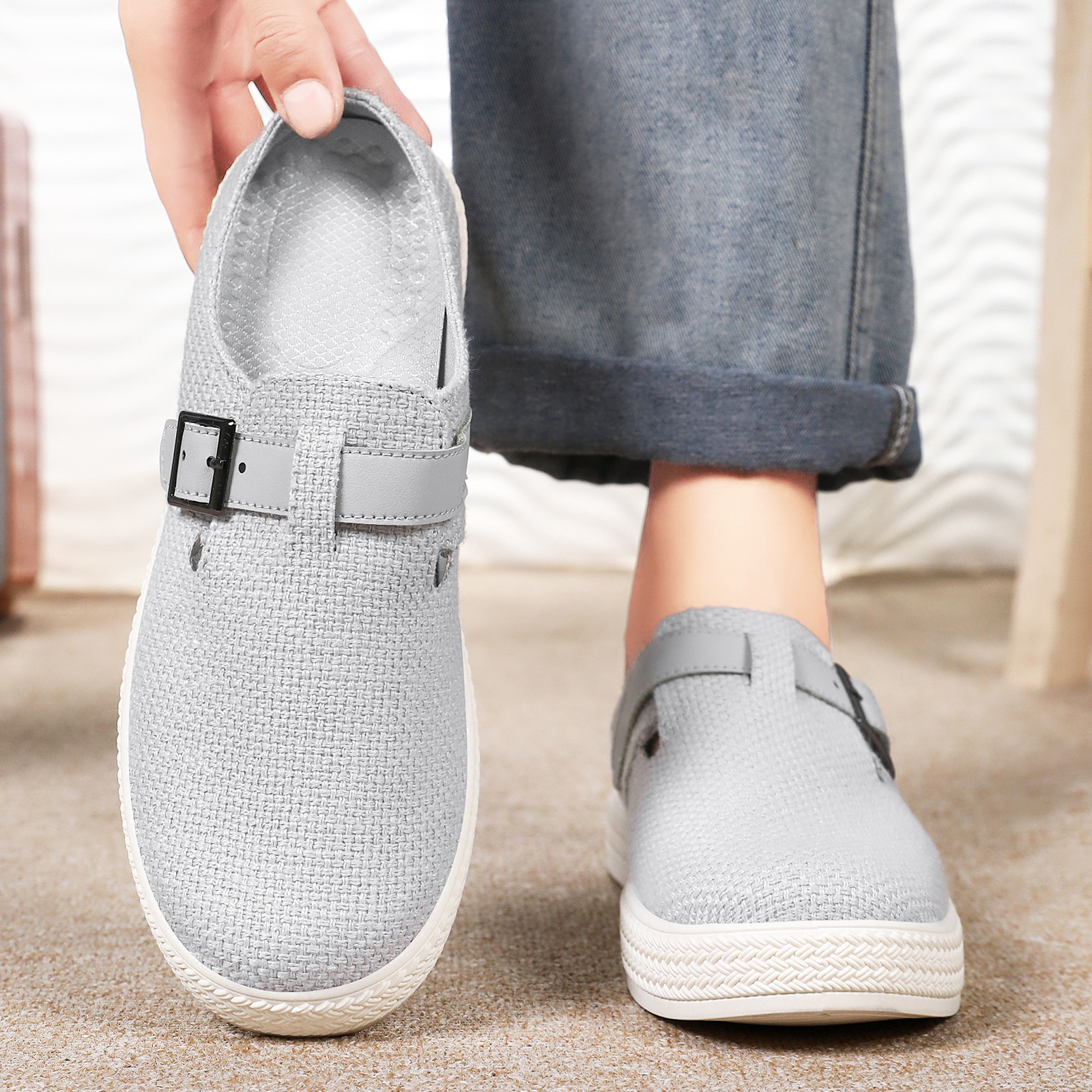 Zapatos para hombre, nuevas zapatillas transpirables de primavera, ligeras, sencillas, informales, sin cordones, cómodas, de media caña, con suela blanda, versátiles.