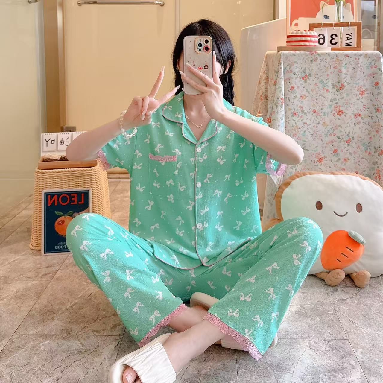 Pijamas al por mayor transfronterizos de primavera y verano espuma impresa cinta de encaje de manga corta pantalones largos de dibujos animados ropa de hogar